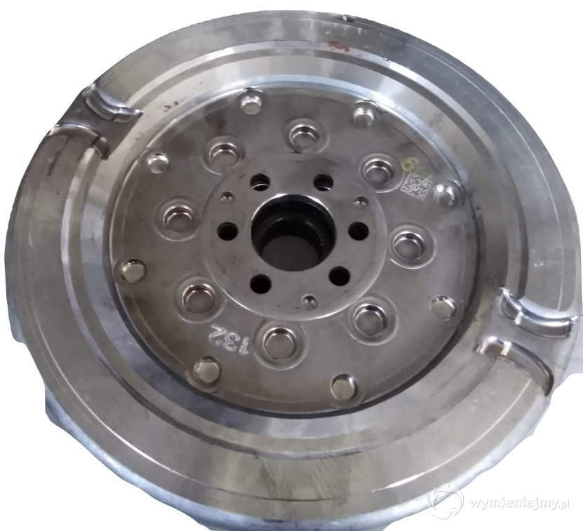 Kolo dwumasowe PASSAT 1.4 GTE 04E105266P zdjęcie 1
